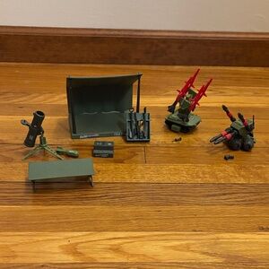 Vintage G. I. Joe Field Outpost and PAC/RAT Machine Gun and Missile Launcher